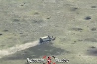 【動画】地雷を続けざまに踏んだロシア戦車、「連続爆発」で吹き飛ぶ瞬間...「亀の甲羅」も地雷には弱かった