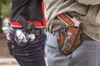 過去10年進展なし、子供が殺されてもアメリカの「銃の自由」は崩れない