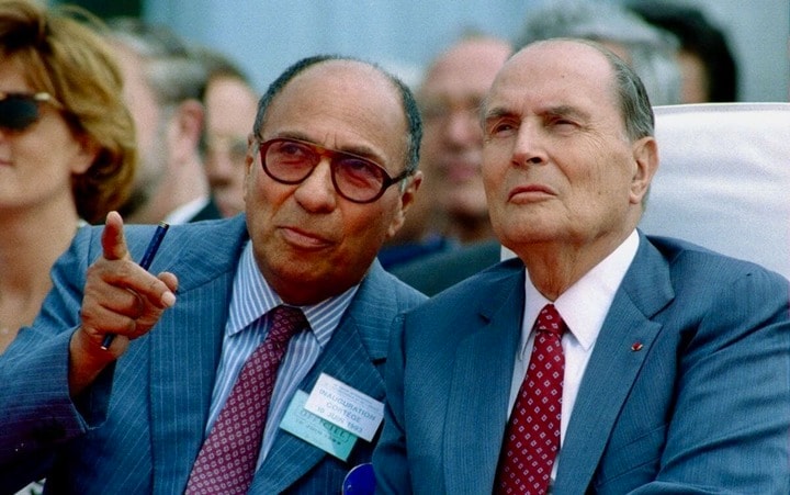 航空ショーにてミッテラン大統領とマルセルの息子セルジュ・ダッソー （1993年6月）Stringer-REUTERS