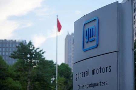 　１２月４日、米自動車大手ゼネラル・モーターズ（ＧＭ）は、中国合弁事業について総額５０億ドル超の損失を計上すると発表した。上海で２０２２年撮影（２０２４年　ロイター/Aly Song）