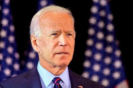 米国の有権者の６割以上が、新型コロナウイルスの世界的流行を理由に１１月３日の大統領選を延期すべきでないと考えていることが、ロイター／イプソスの世論調査で分かった。写真は民主党のバイデン前副大統領。デラウェア州ウィルミントンで昨年９月撮影（２０２０年　ロイター/BASTIAAN SLABBERS）