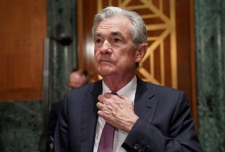 イエレン米財務長官が来年２月に任期を迎えるパウエル米連邦準備理事会（ＦＲＢ）議長の再任を支持するとホワイトハウス幹部に伝えたと、ブルームバーグが２１日報じた。写真はパウエル議長。７月１５日、ワシントンの連邦議会で撮影（２０２１年　ロイター/Kevin Lamarque）