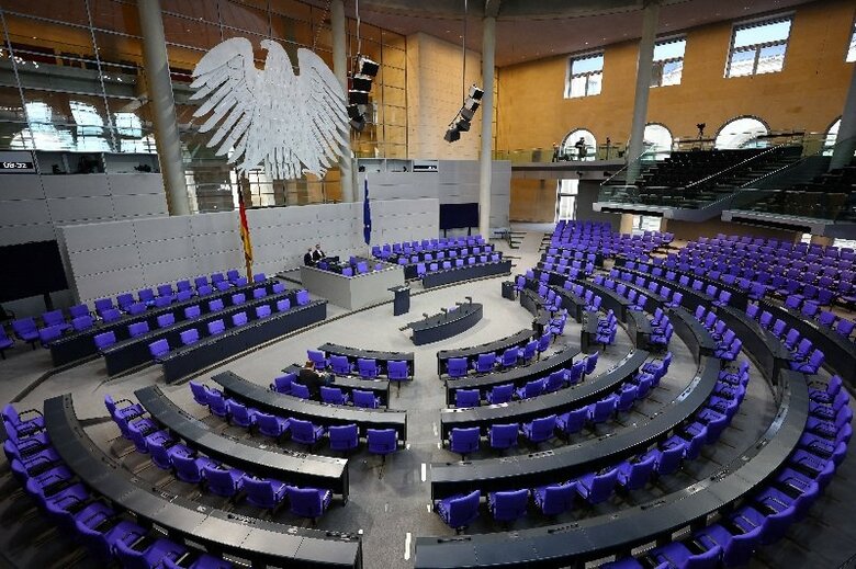 ドイツ連邦下院議場、10日撮影 REUTERS/Fabrizio Bensch