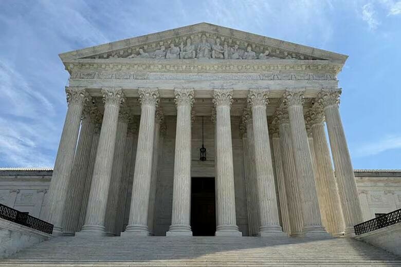 写真は米最高裁判所。3月14日、米ワシントンで撮影　REUTERS/Will Dunham