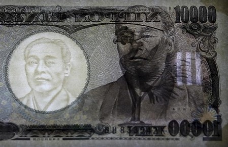 　６月２０日、ＩＭＦは、アベノミクスは持続的な高成長や物価上昇率を確保できておらず、２％の物価目標や財政健全化目標、成長率など政策当局の掲げた目標は現政策では期限までの達成が困難と指摘した。写真は昨年１１月都内で撮影（２０１６年　ロイター／Thomas Peter）