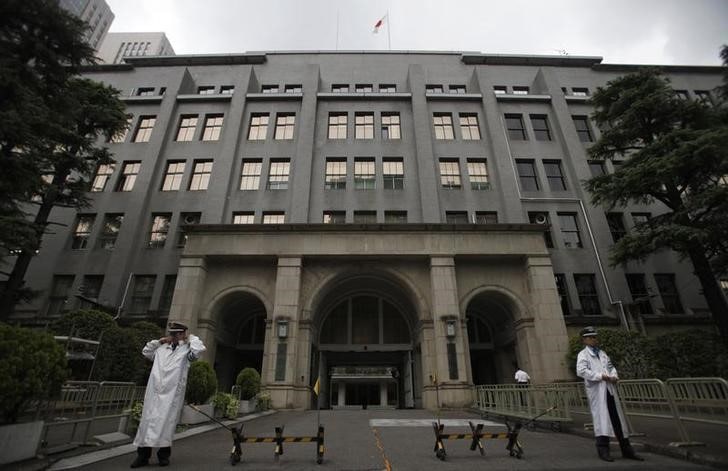 ４月１９日、財務省の福田淳一事務次官の女性記者に対するセクハラ疑惑で、財務省が調査のため被害女性に名乗り出るよう求めているのは被害者の人権に配慮のない対応であるとし、弁護士５人が、財務省に調査方法の撤回を求める署名を同省に手渡した。写真は財務省、２０１１年８月撮影（２０１８年　ロイター/Yuriko Nakao）