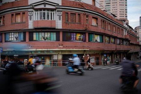 中国・上海市は２０日、８件のインフラ計画を発表した。中国紙上海オブザーバーが報じた。写真は９月９日、上海で撮影（２０２２年　ロイター/Aly Song）