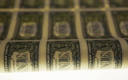 ９月１６日、ニューヨーク外為市場でドル指数が上昇した。この日発表された消費者物価指数（ＣＰＩ）が予想を上回る伸びとなったことで１２月の米利上げ期待が高まった。円相場は１ドル＝１０２円台前半での取引だった。写真は２０１４年１１月、ワシントンで（２０１６年　ロイター/Gary Cameron）