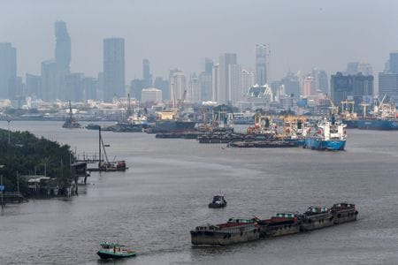 　１１月２７日、タイ商務省が発表した１０月の貿易統計（通関ベース）によると輸出は前年同月比８．０％増と、２０２２年６月以来の高い伸びとなった。写真は２０１６年３月、バンコクで撮影（２０２３年　ロイター/Athit Perawongmetha）