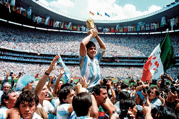 1986年メキシコW杯では「5人抜き」や「神の手」といった伝説的な活躍で母国を優勝に導いた　BOB THOMAS SPORTS PHOTOGRAPHY/GETTY IMAGES