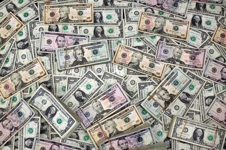 米政権による関税措置を巡る不確実性の高まりからマクロ経済市場の変動が目立つ中、ソシエテ・ジェネラルによる投資家向けの調査で、マクロ経済の大きな変動に乗じて取引するマクロ系ヘッジファンドに投資家の関心が高まっていることが明らかになった。２０１８年２月撮影（２０２５年　ロイター/Jose Luis Gonzalez）
