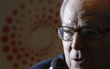 　３月１８日、米ハーバード大のデール・ジョルゲンソン教授（写真）は都内でロイターの取材に応じ、２５年間にわたり日本企業の競争力阻害要因だった円高は終わっており、低下した生産性の回復が急務だと主張した。２０１４年５月撮影（２０１６年　ロイター/Toru Hanai）