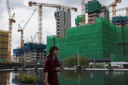 　５月７日、  香港では、トランプ米大統領が仕掛けた貿易戦争で不動産市場が不安定化し、評価額が下がって銀行が融資を絞る中、一部のプライベート・クレジット・ファンドが大型商業用不動産やデベロッパーへの投資に乗り出そうとしている。香港の集合住宅建設現場で６日撮影（２０２５年　ロイター/Tyrone Siu）