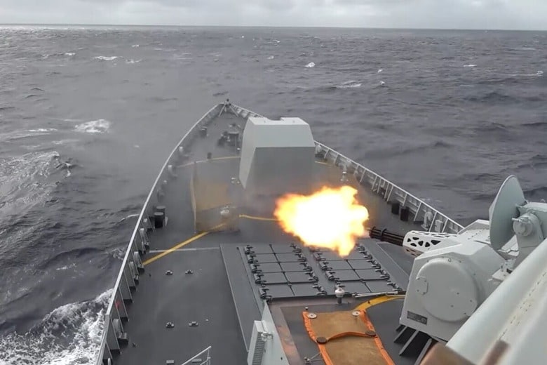 習は台湾統一で強行策を使わない？（昨年11月の中国軍艦艇による軍事演習）　YouTube