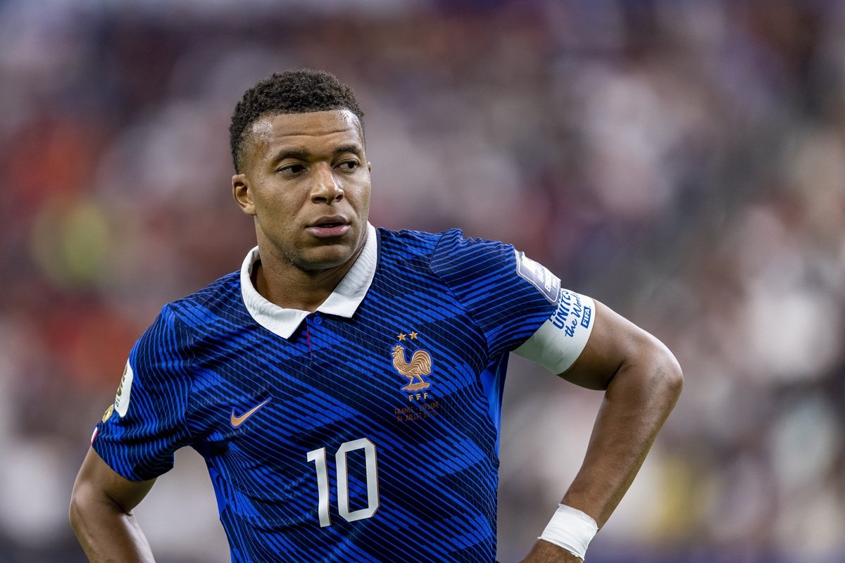 値下げ交渉可！フランス代表 エムバペ（M） mbappé フランスのW杯敗戦後、エムバペが代表監督への率直な思いを明かす…何を