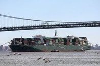 やはりトランプ関税で最も打撃を受けるのは米国民と企業だった...負担分は「約9割」