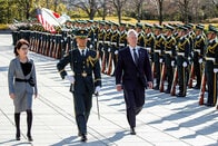 日米同盟をトランプから守るため、マティス国防長官はやって来た