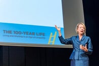 リンダ・グラットンが説く「人生100年時代」の働き方