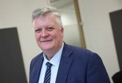英中銀ピル氏、インフレ定着リスク回避へ「迅速で控えめな」利上げ有効
