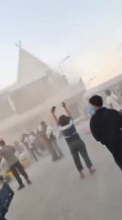 インドネシア東部沖でＭ7.7の地震、津波警報発令
