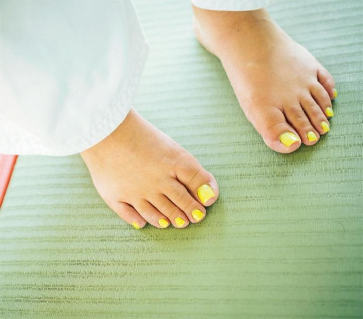 朝比奈 沙羅選手のペディキュアをした足元