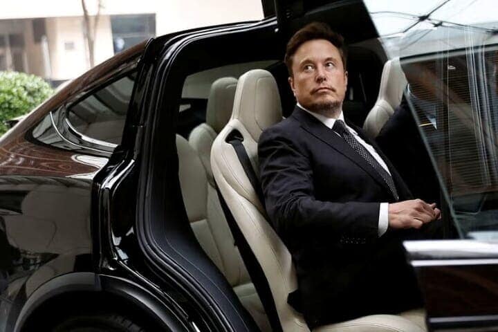 米電気自動車（ＥＶ）大手テスラの取締役会は、イーロン・マスク最高経営責任者（ＣＥＯ）に対し、約１兆ドルの新たな巨額報酬案を示した。写真は２０２３年５月、中国・北京で撮影（２０２５年　ロイター/Tingshu Wang）