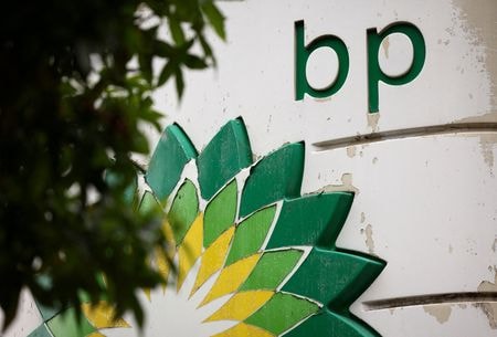 　１１月１日、英石油大手ＢＰが発表した第３・四半期決算は、利益が前年同期（３３億ドル）の２倍以上となる８１億５０００万ドルに達した。写真はロンドンのBPのガソリンスタンドで８月撮影（２０２２年　ロイター/Henry Nicholls）