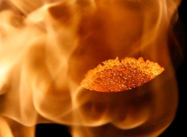 ウィーンの金精製場で2016年撮影　REUTERS/Leonhard Foeger