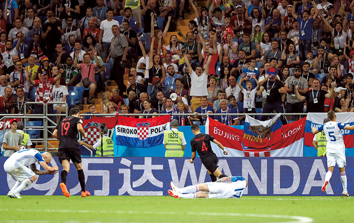 大会会場で選手より目立つ中国の不動産企業WANDAの広告　Marko Djurica-REUTERS