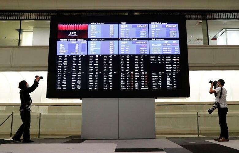 東京証券取引所は、通常取引を再開した。日経平均は前営業日比109円68銭高の2万3294円80銭で寄り付き、その後もしっかりとした動き(2020年　ロイター/Kim Kyung-Hoon)