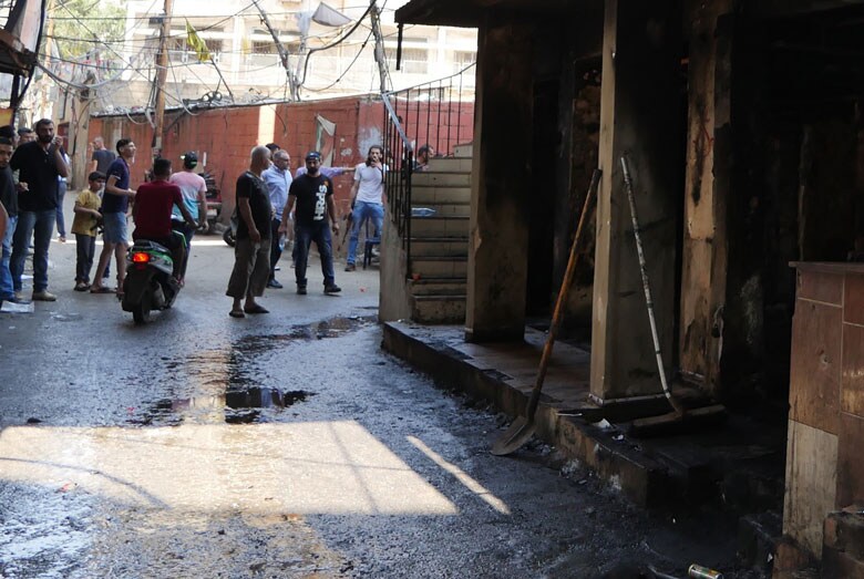 シャティーラ難民キャンプでの家族間の抗争で焼き討ちされたカフェ　撮影：川上泰徳