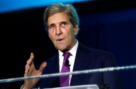 　７月１２日、中国生態環境省は、ケリー米大統領特使（気候変動問題担当、写真）が１６─１９日に中国を訪問すると発表した。写真はワシントンで５月撮影（２０２３年　ロイター／Evelyn Hockstein）