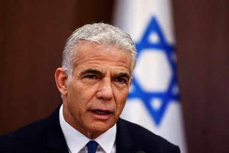 イスラエルのラピド首相が１８日、ドイツのショルツ首相と会談し、イラン核合意の再建に向けた取り組みを終了すべきとのイスラエルの立場を強調したことが、イスラエル外交筋の話で分かった。代表撮影（２０２２年　ロイター）