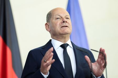 　６月２日、ドイツのショルツ首相（写真）は、北大西洋条約機構（ＮＡＴＯ）による最近の東端部分での戦力強化の取り組みはロシアの抑止が目的だと述べた。写真はドイツのベルリンで５月撮影（２０２４　ロイター／Lisi Niesner）