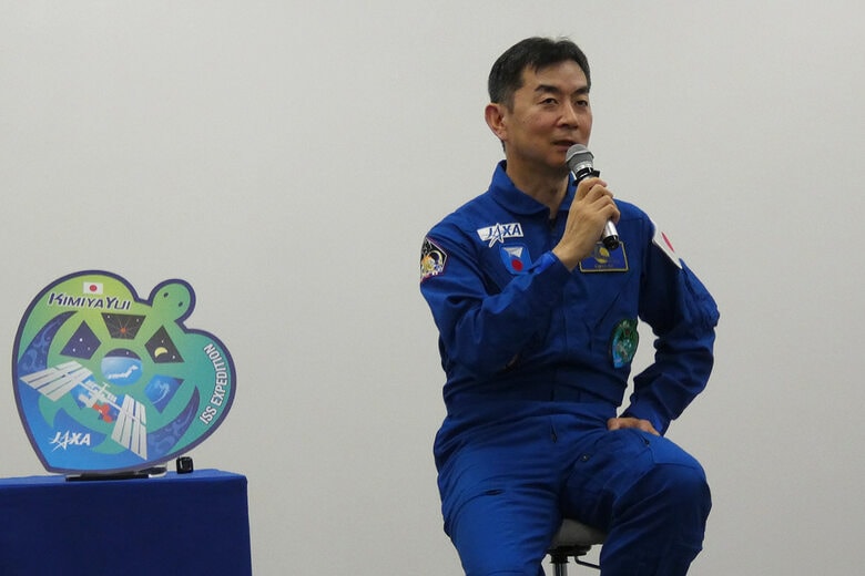 JAXA東京事務所で会見を行った油井亀美也宇宙飛行士（4月9日）　筆者撮影