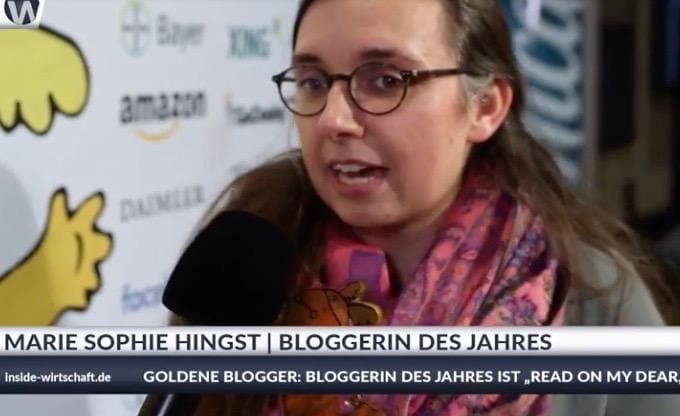 「ゴールデン・ブロガー」賞を受賞するヒングスト　Inside WirtschaftーYouTube