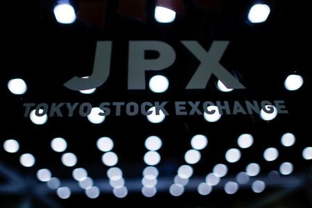 　９月１８日の東京株式市場で、日経平均は心理的節目の４万５０００円を回復、２６５円６１銭高の４万５０５５円９９銭まで上昇し、取引時間中の史上最高値を更新した。写真は２０２０年１０月、東京証券取引所で撮影（２０２５年　ロイター/Issei Kato）