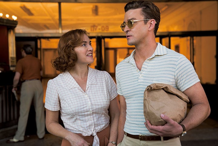 脚本家志望のミッキーは元女優のウエートレス、ジニーと付き合い始めるが　PHOTO BY JESSICA MIGLIO (c)2017 GRAVIER PRODUCTIONS, INC