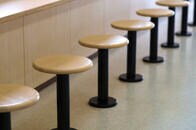 イートイン脱税問題、そもそも外食は贅沢なのか？