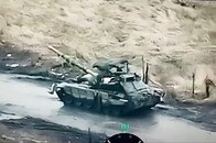 【動画】ウクライナ軍が公開したドローン攻撃の「衝撃的な威力」...ロシア「主力戦車」が大爆発、跡形もなくなる瞬間