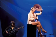 シンプルでちょっと弱気な新生ガガ様