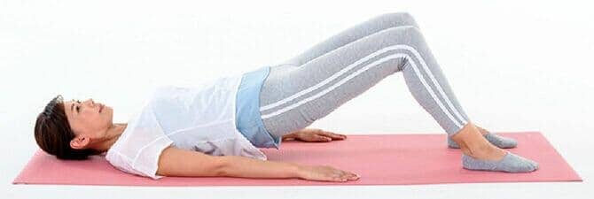 お尻上げ筋トレでお尻を浮かせる