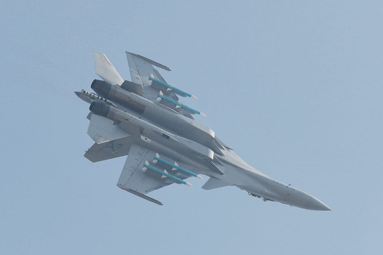 中国国際航空宇宙博覧会の航空ショーで披露されたJ-15の飛行（2024年11月12日、中国・珠海）　CFOTO via Reuters Connect