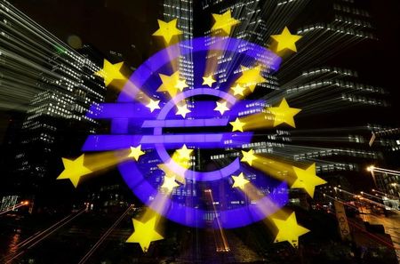 　１月１５日、欧州中央銀行（ＥＣＢ）のマイナス金利によって利ざやを確保しづらくなり収益環境が悪化しているとの不満の声が絶えず聞かれるにもかかわらず、ユーロ圏の銀行の純金利収入が２０１９年１━９月に増加したことがＥＣＢのデータで分かった。写真はフランクフルトで２０１７年１１月撮影（２０２０年　ロイター／Kai Pfaffenbach）