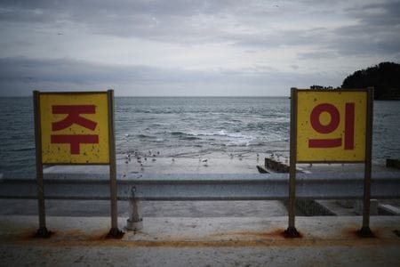　韓国は今年、北朝鮮のドローン（無人機）を撃墜するためレーザー兵器を配備する。防衛事業庁（ＤＡＰＡ）が１１日に発表した。韓国・延坪島で１月撮影（２０２４年　ロイター／Kim Hong-Ji）