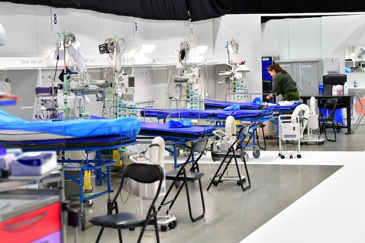 公衆衛生局の当局者によれば臨時病院も含む医療態勢には「まだ余力がある」Jonas Ekstromer/REUTERS