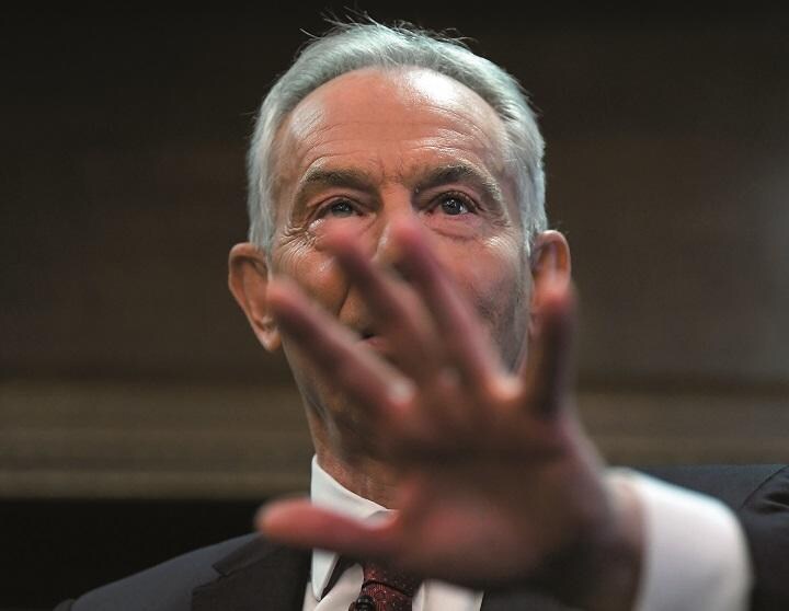 ブレア元英首相も富裕層の典型的な「節税」手法を駆使していた1人　TOBY MELVILLEｰREUTERS