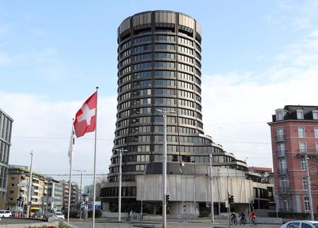 バーゼル銀行監督委員会は１６日公表した報告書で、金融のデジタル化や大手ハイテク企業の金融事業参入が、銀行システムの新たな脆弱性の原因となり、既存のリスクを増幅すると指摘、脆弱性やリスクを軽減するため新たなルールが必要になる可能性を明らかにした。銀行委が入る国際決済銀行本部ビル、２０２１年撮影。（2024年　ロイター/Arnd Wiegmann）