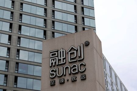 　中国・香港株式市場で２９日、本土系不動産開発株が大きく上昇している。在庫処分や販売促進、住宅購入制限の撤廃などを目的とした追加景気刺激策が今週発表されるとの観測が背景。北京で２０２３年９月撮影（２０２４年　ロイター／Florence Lo）