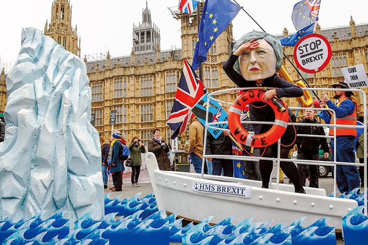 EU離脱協定案が大差で否決され、メイ首相への批判は高まる一方　LUKE MACGREGOR-BLOOMBERG/GETTY IMAGES